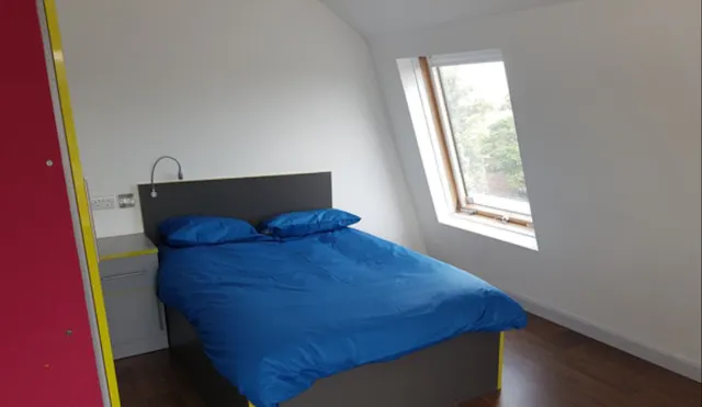 Platinum Studio room image 1