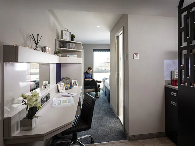 Platinum Studio room image 1
