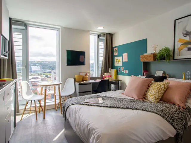 Platinum Studio room image 1
