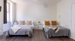 bloomsbury-janet-poole-house-london-Platinum Twin Studio