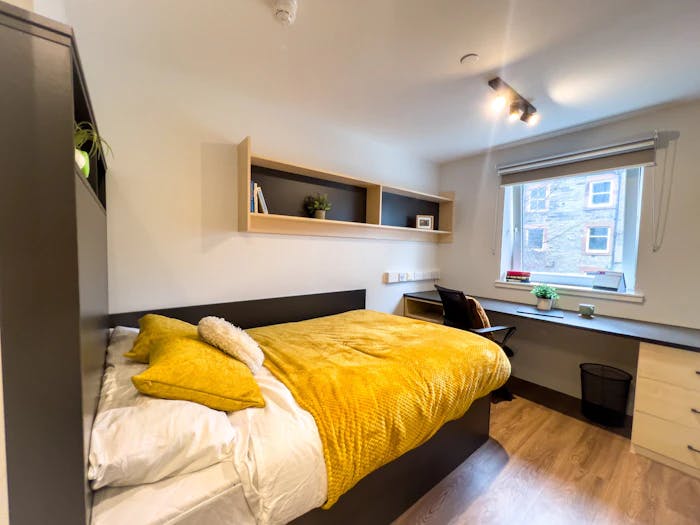 Ensuite Silver - City View