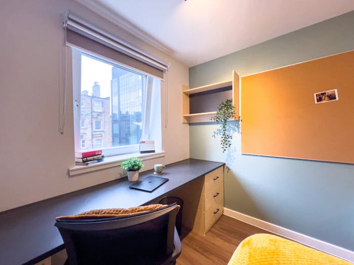 Ensuite Silver - City View