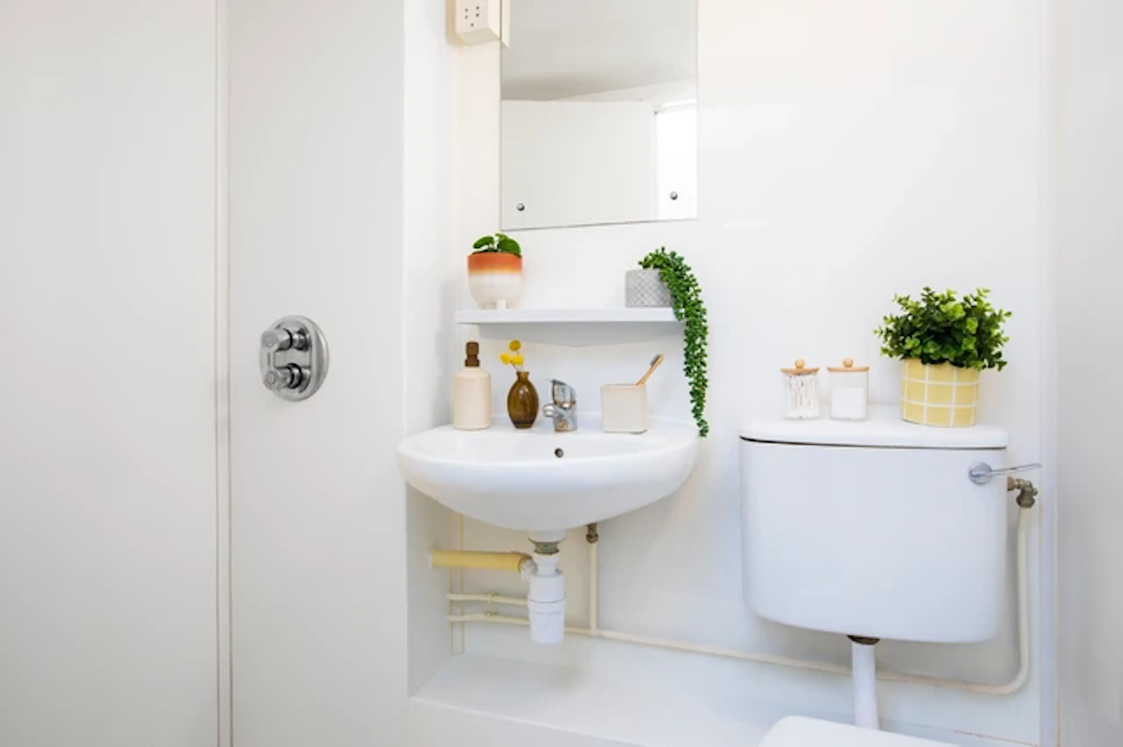 Extra large high double Ensuite BATHROOM 3