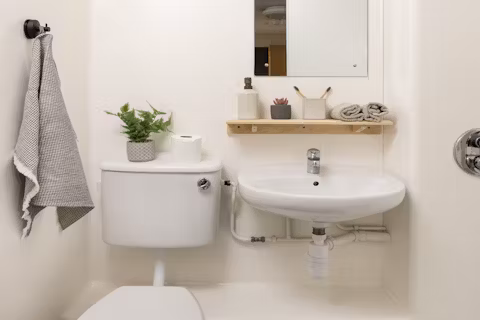 rosalind-franklin-halls-portsmouth-BATHROOM