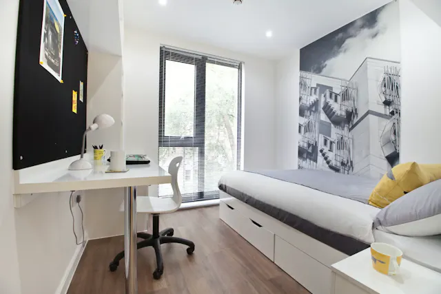 Premier 3 Bed room image 1