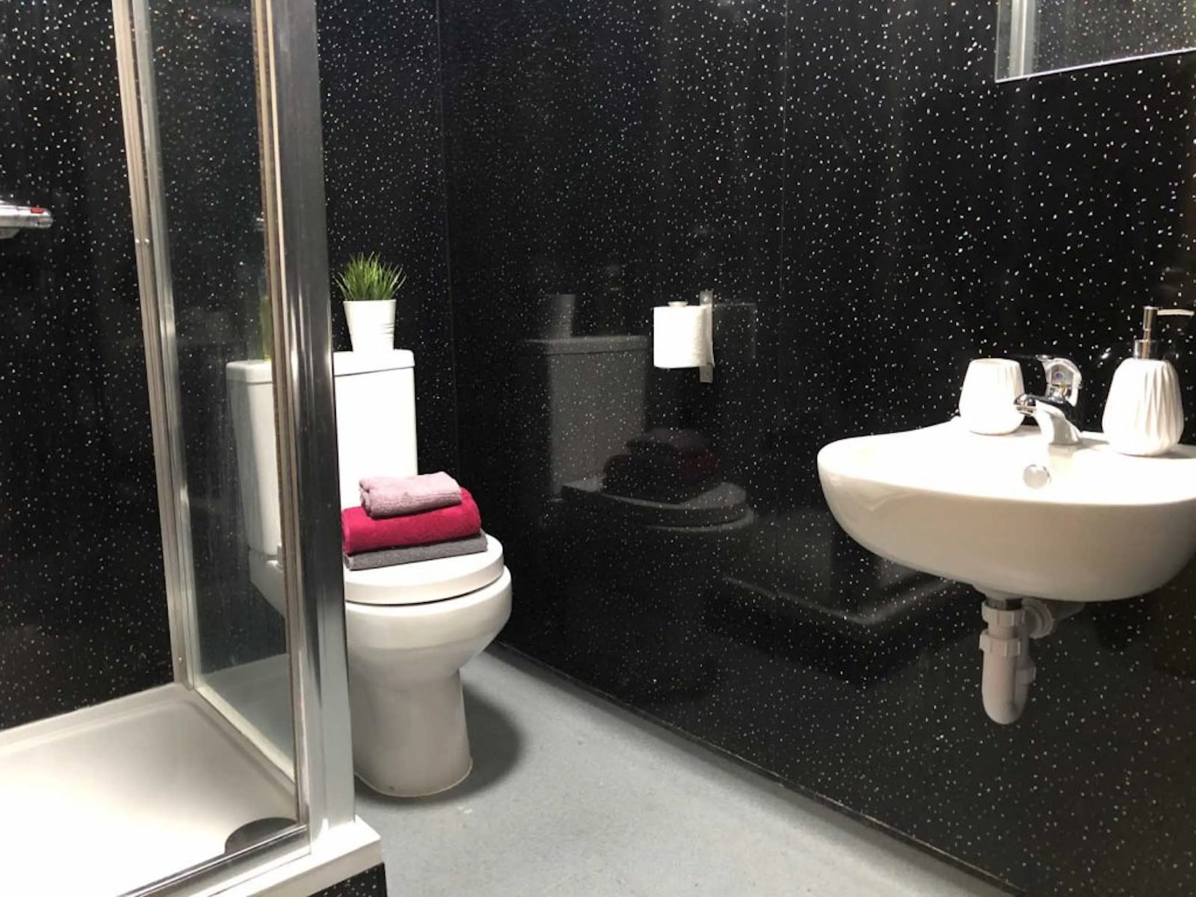 BATHROOM BATHROOM 4
