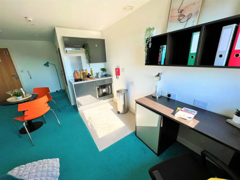 Premier Studio(UK Guarantor not required)