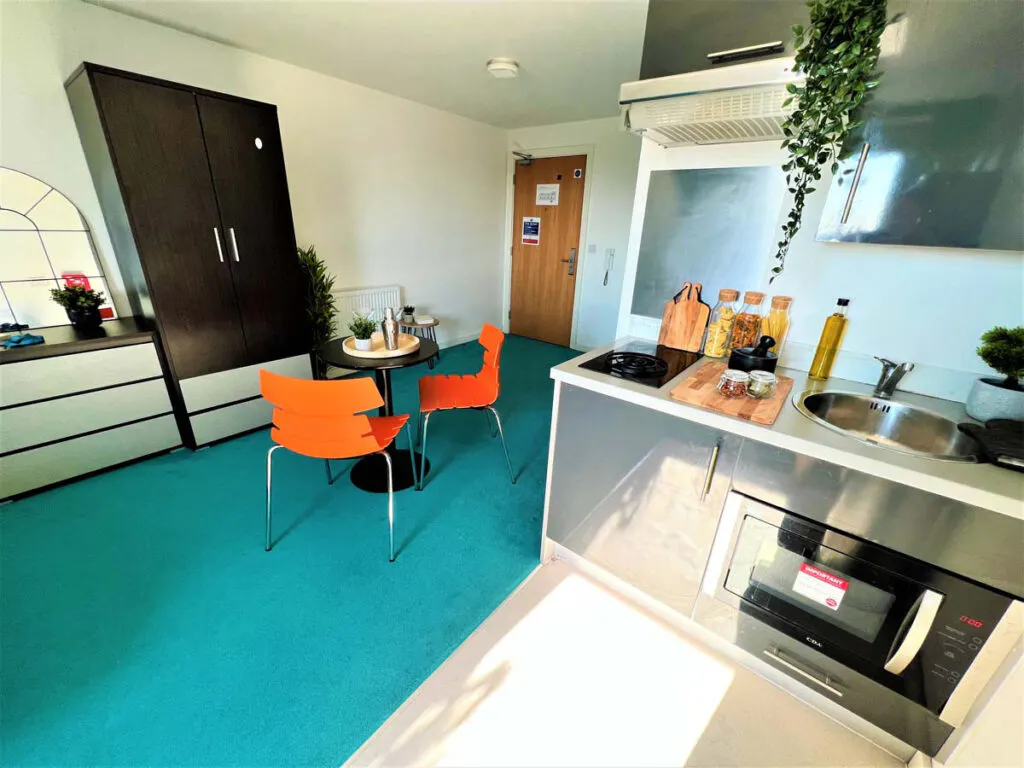 Premier Studio(UK Guarantor not required)