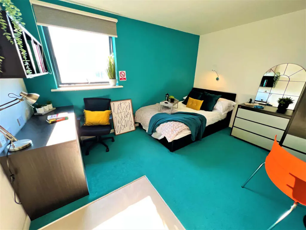 Premier Studio(UK Guarantor not required)