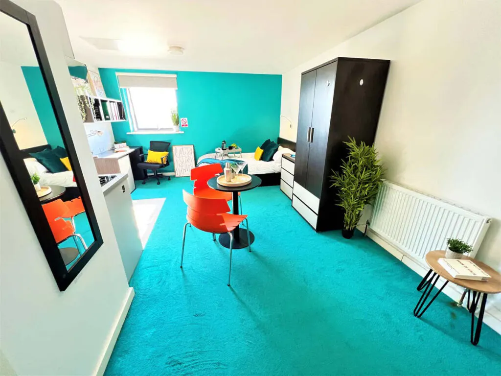 Premier Studio(UK Guarantor not required)