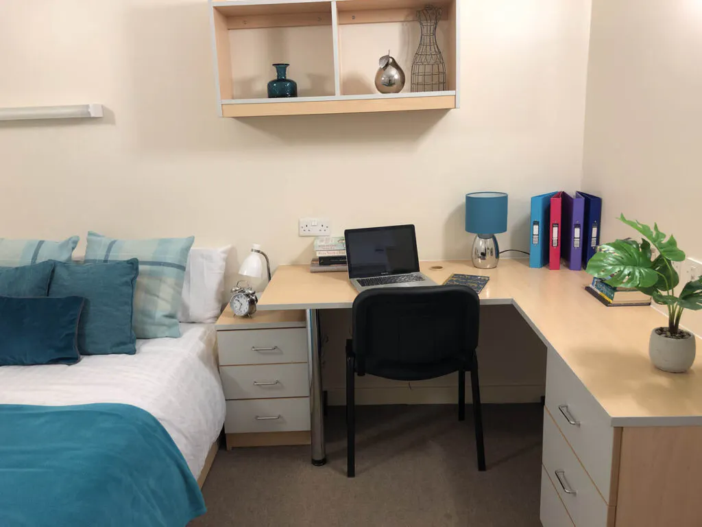 Premier Studio(UK Guarantor not required)