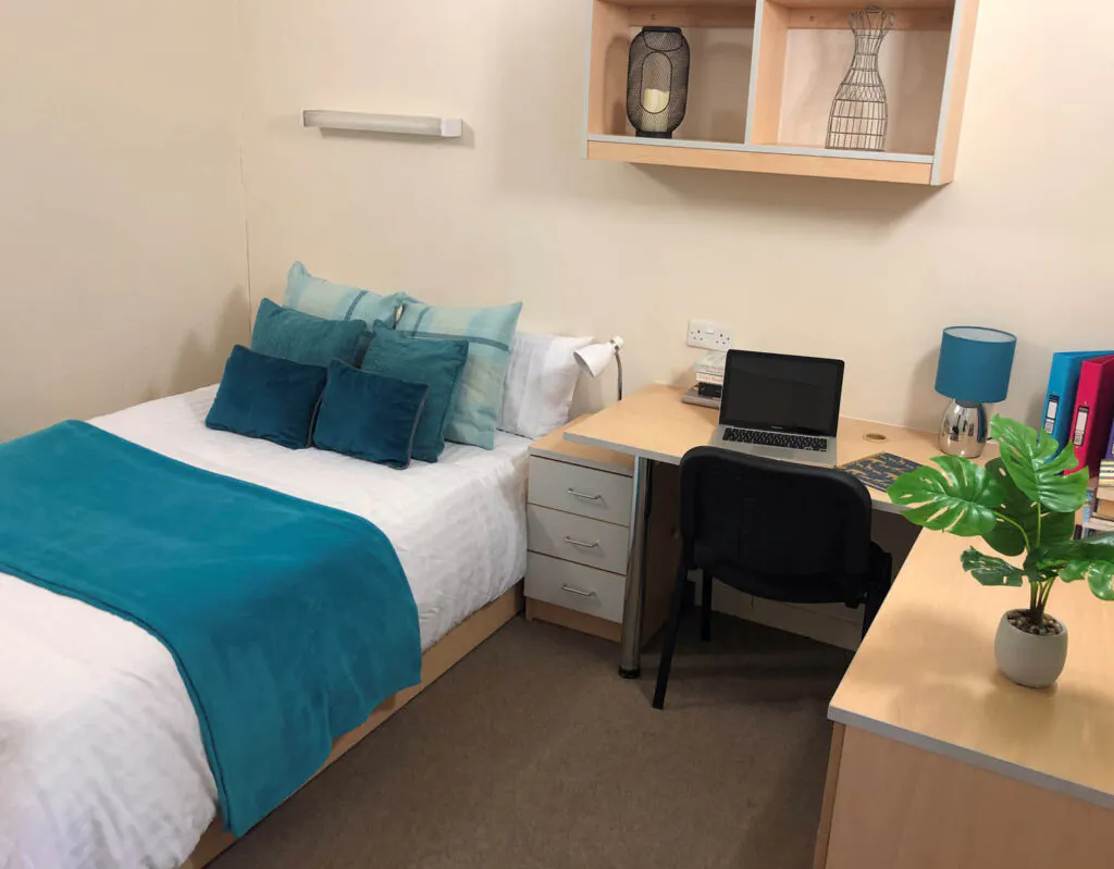 Premier Studio(UK Guarantor not required)
