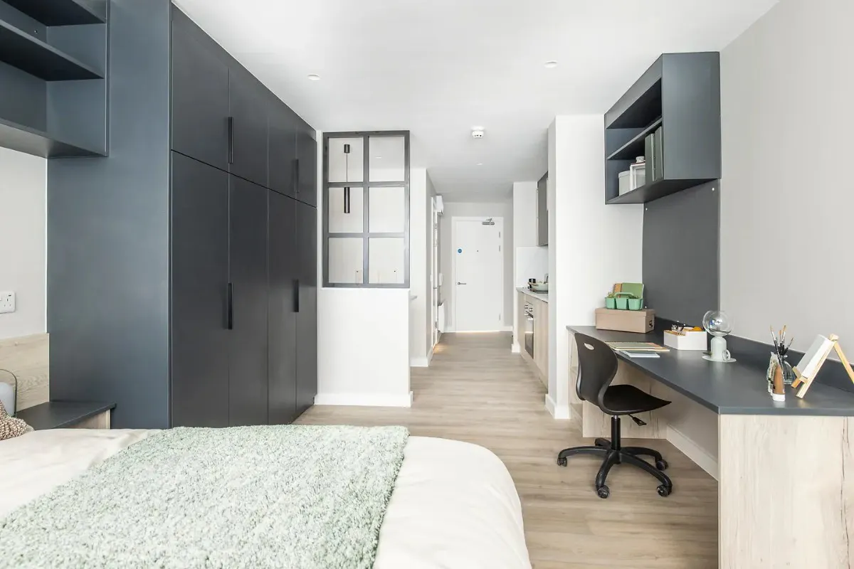 Premium Studio - Mid Level ROOM 3