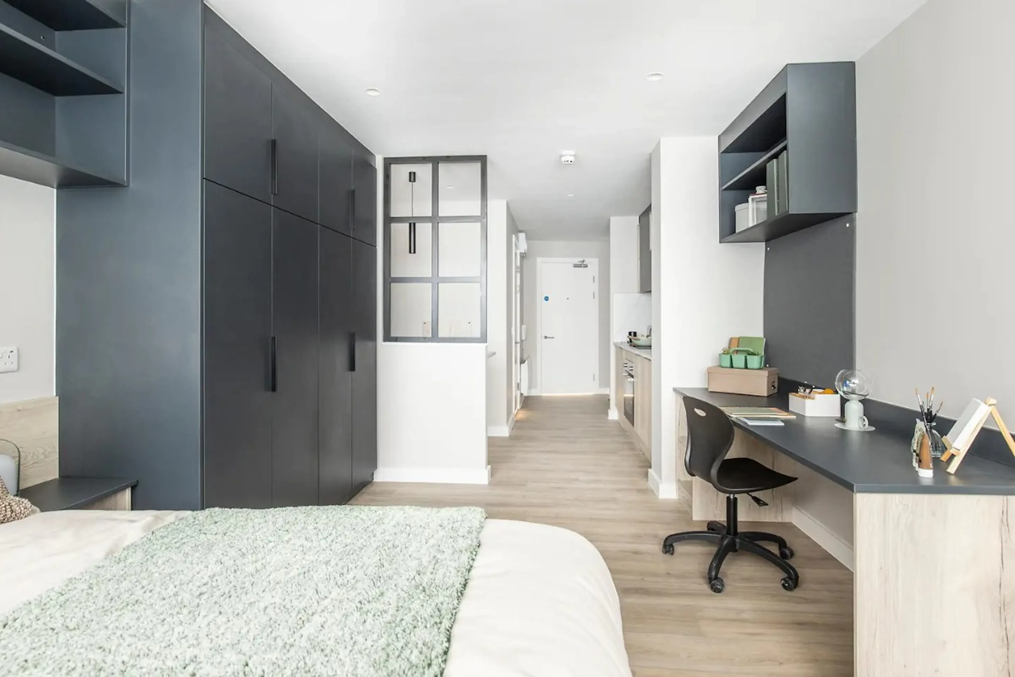 Premium Studio - Mid Level ROOM 3