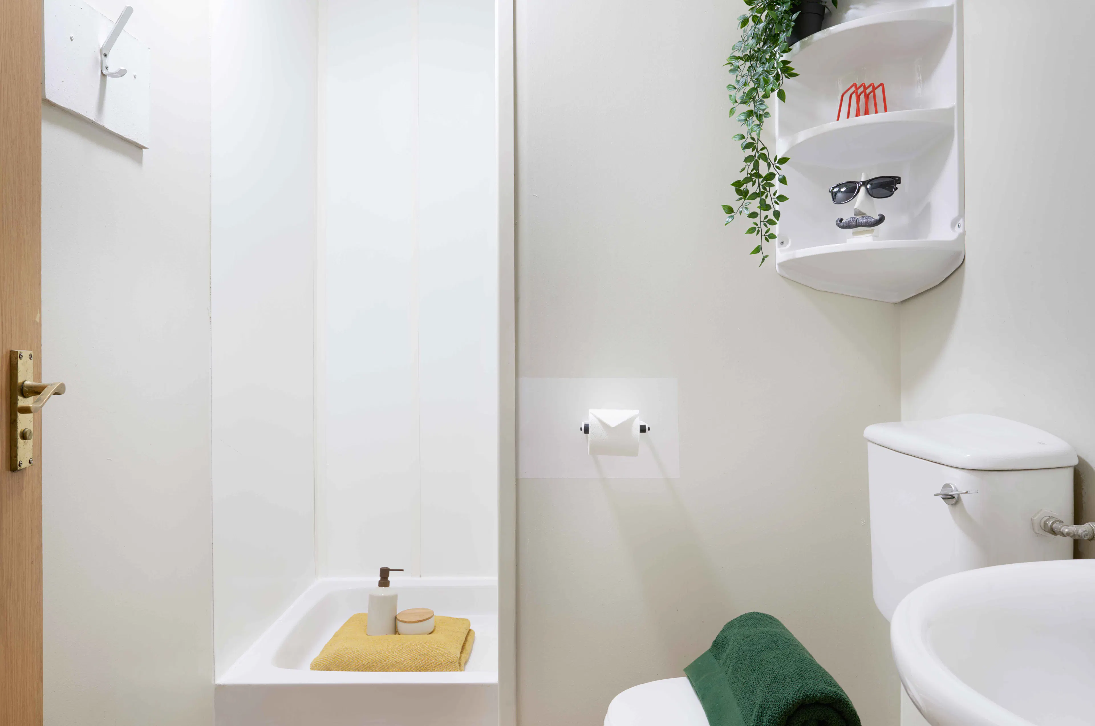 Premium 1 Non En-suite BATHROOM 2