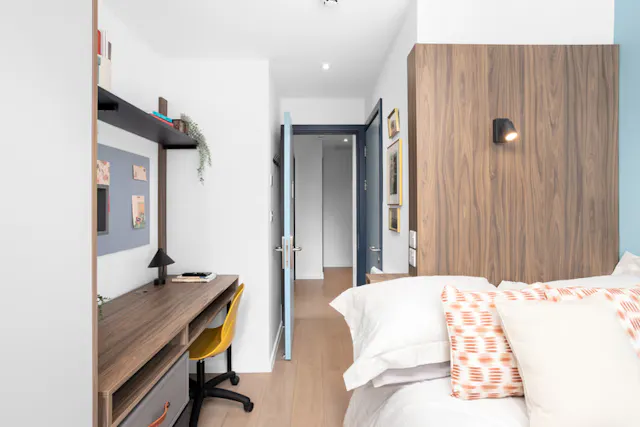 Premium Bigger 2 Bed Apartment room image 1