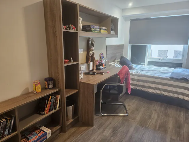 Premium Ensuite room image 2