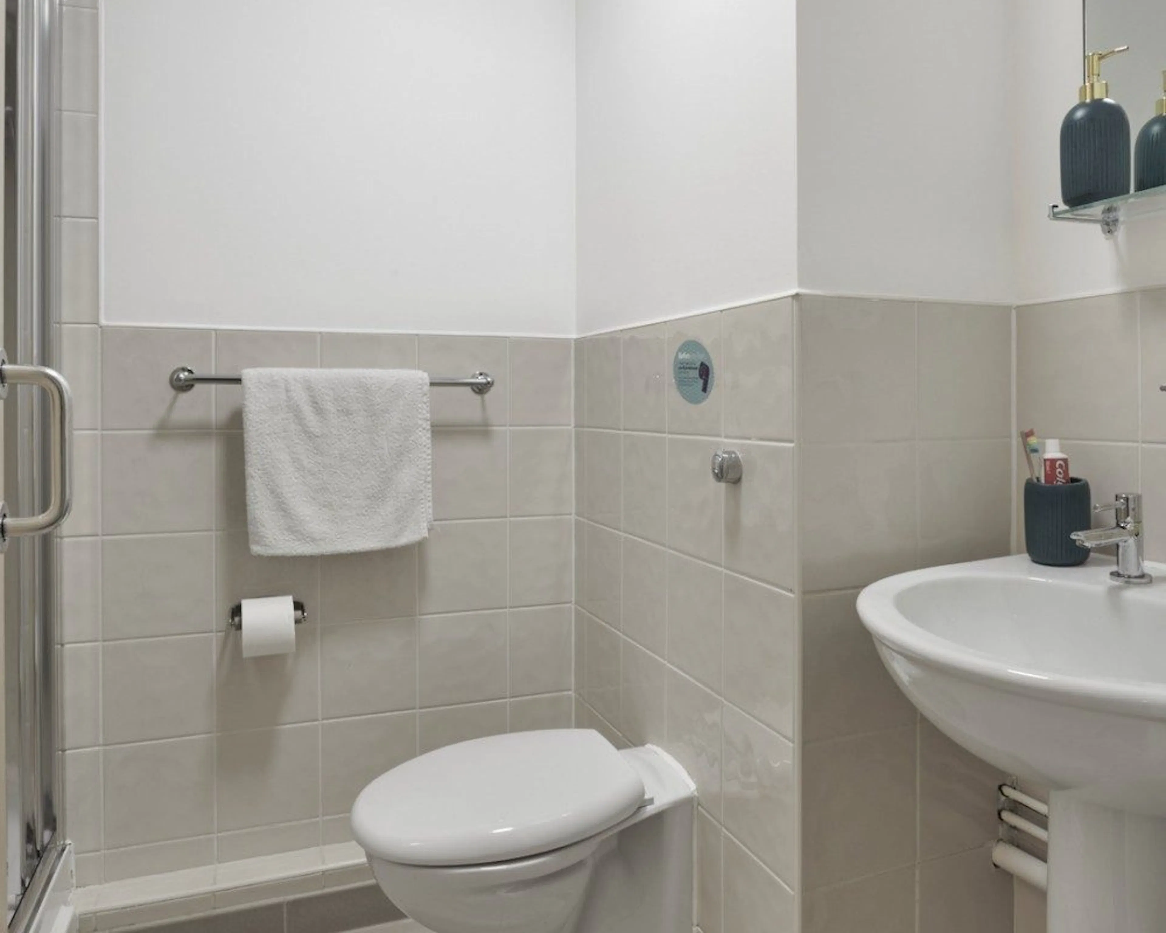 Premium En-Suite BATHROOM 2