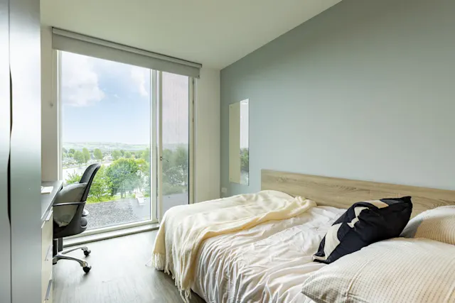 Premium Ensuite room image 2