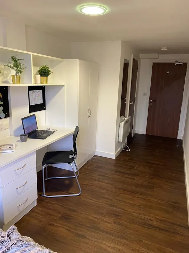 Premium Ensuite room image 1