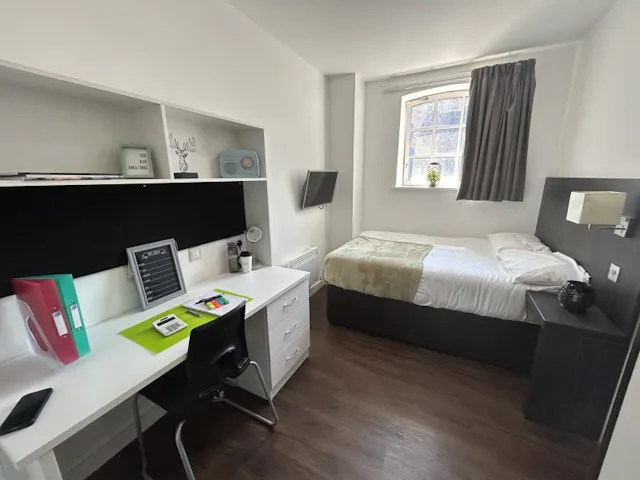 Premium Ensuite room image 2