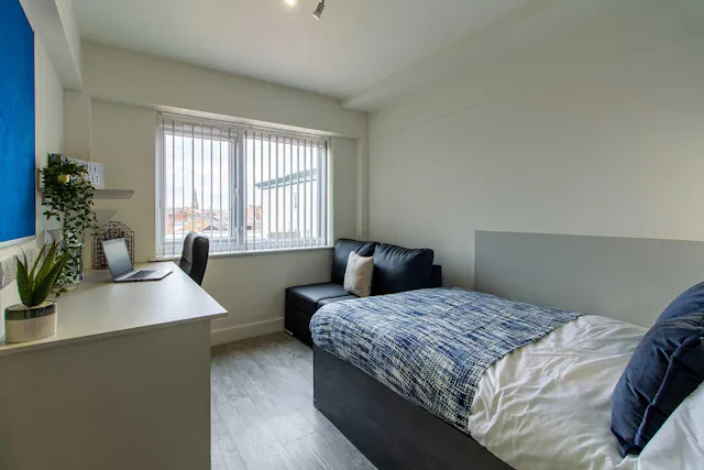 Premium Ensuite room image 2