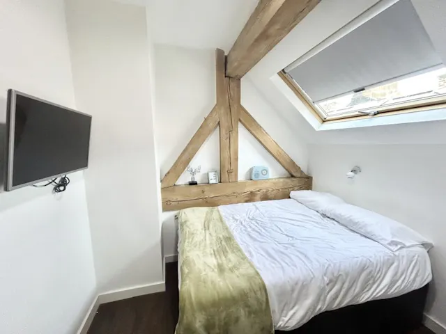 Premium Ensuite room image 5