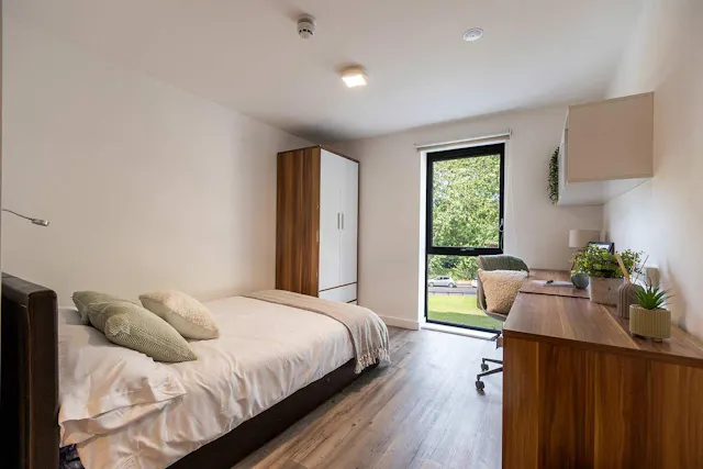 Premium Ensuite room image 1