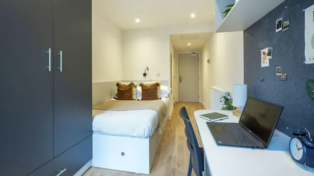 Premium En-suite Range 2 room image 2