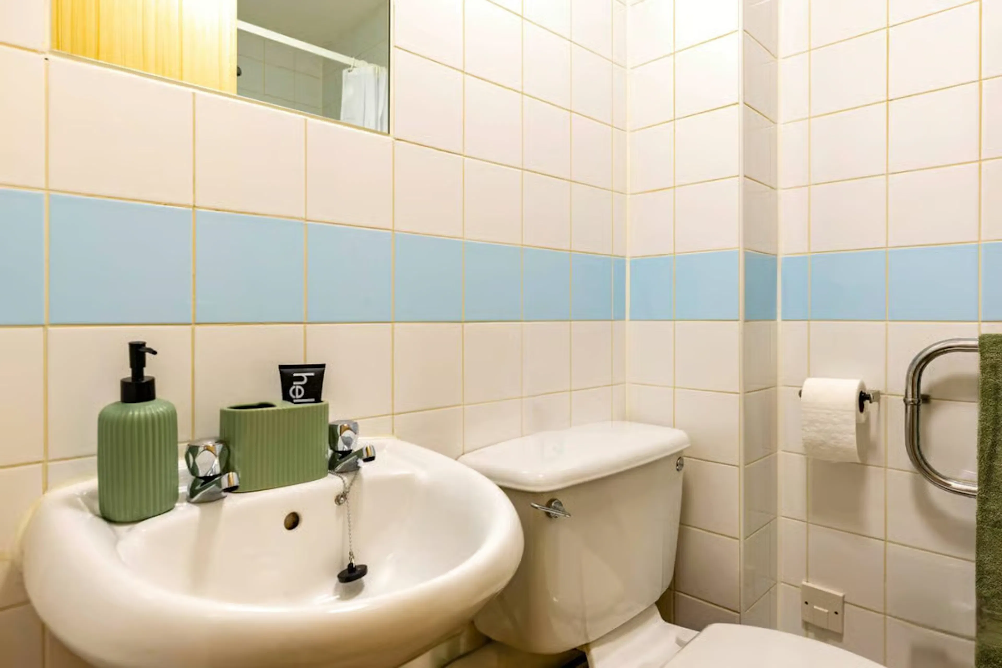 Premium Ensuite BATHROOM 3