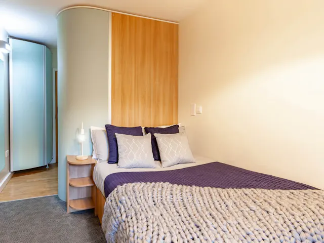 Premium Ensuite room image 2