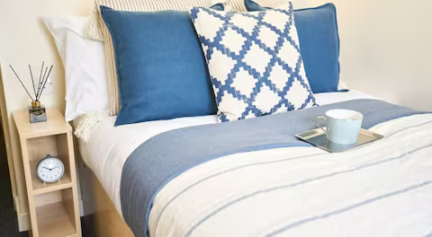 college-court-stoke-on-trent-ROOM