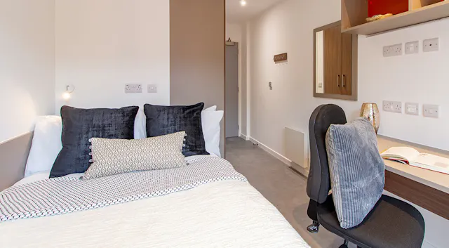 Premium Ensuite room image 1