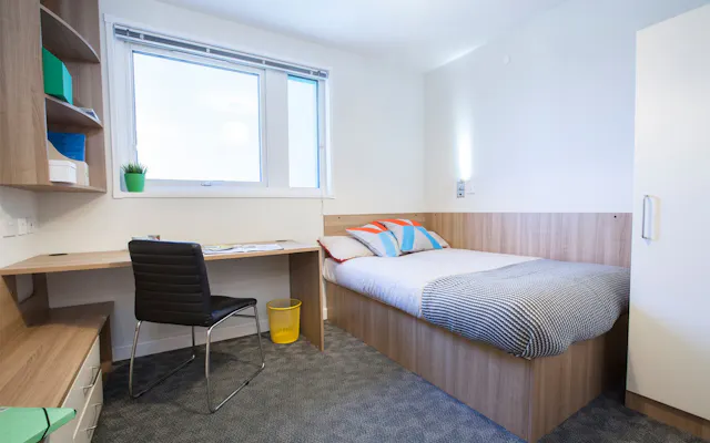 Premium Ensuite room image 1
