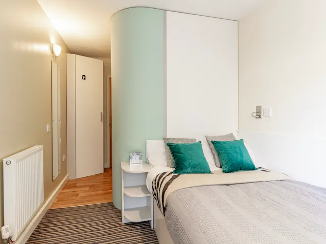 Premium En-Suite room image 1