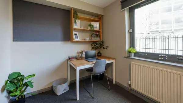 Premium Ensuite room image 2
