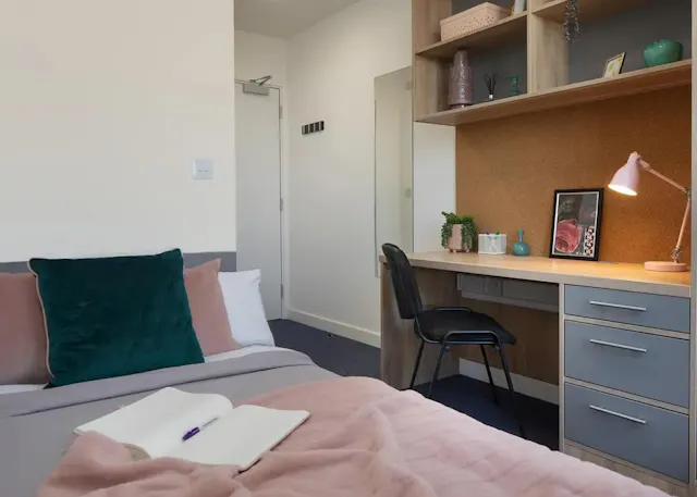 Premium Ensuite room image 1