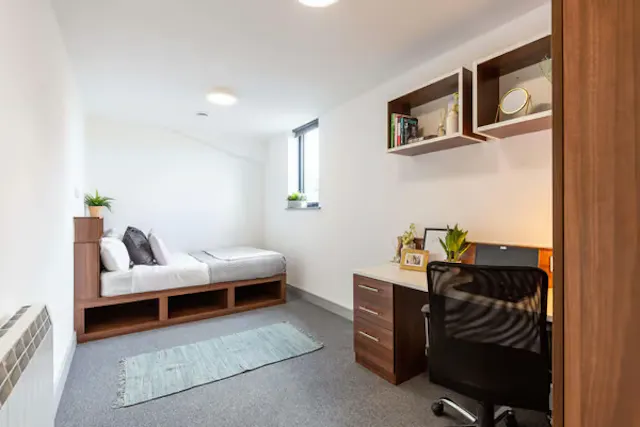 Premium Ensuite room image 1