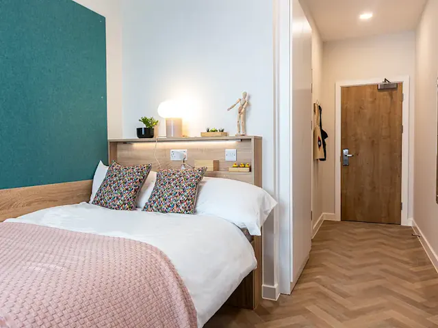 Premium Ensuite room image 1