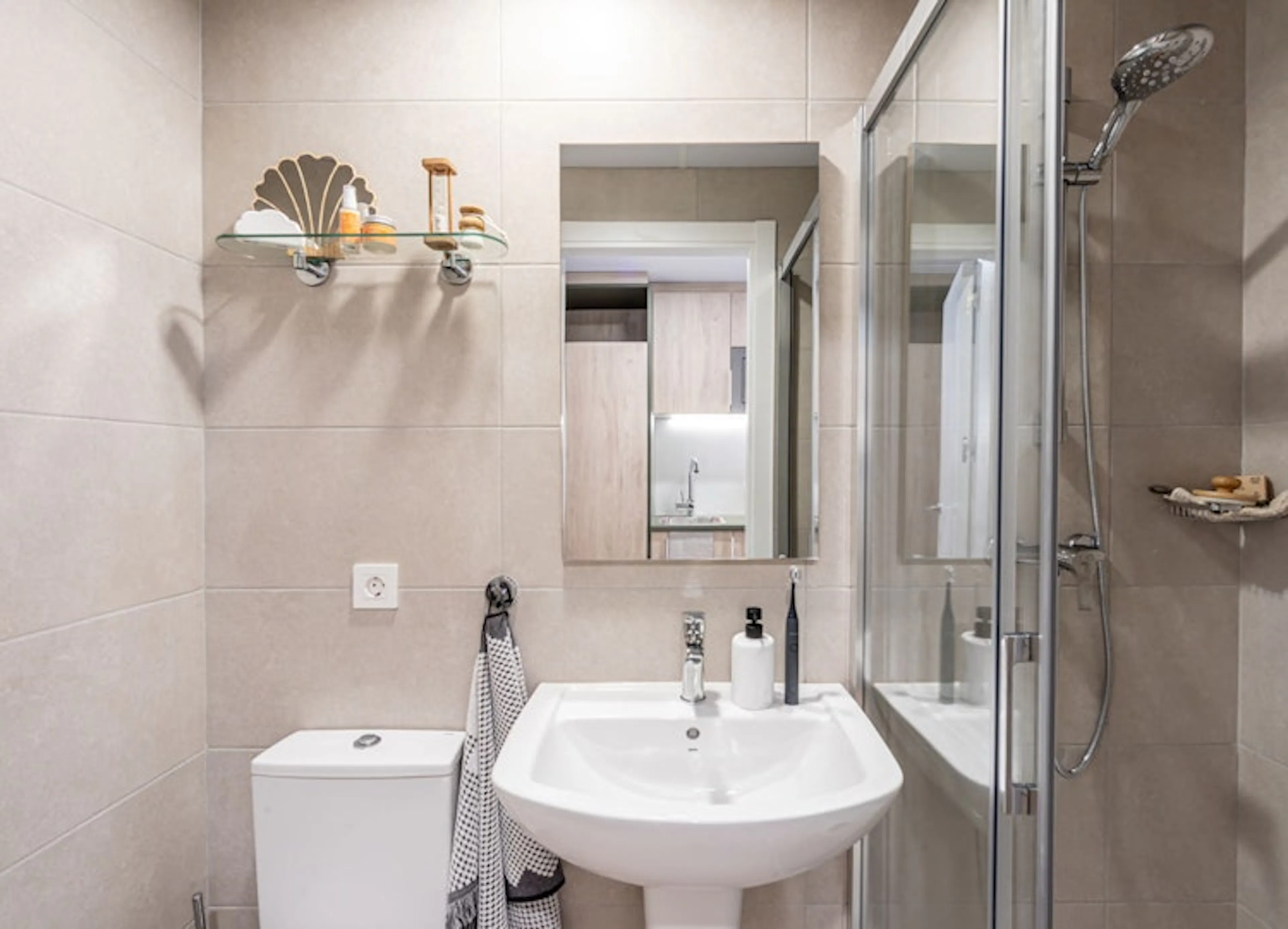 Premium Ensuite with Catering BATHROOM 4
