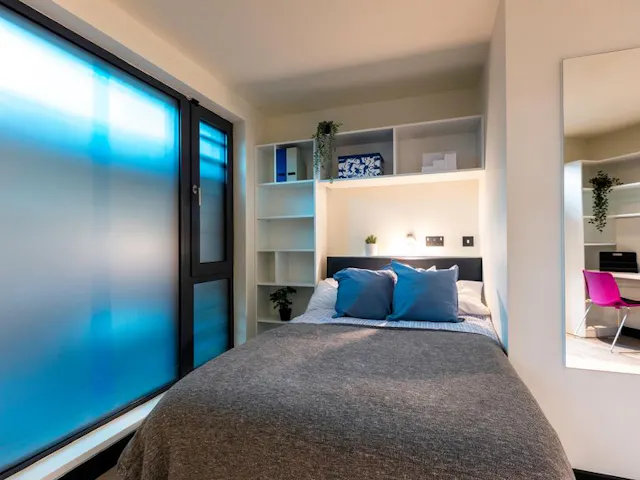 Premium Ensuite room image 1