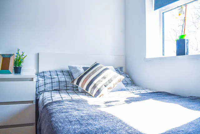 Premium Non-Ensuite room image 1