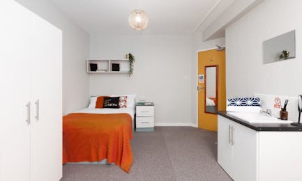 Louise House - Premium Plus Room