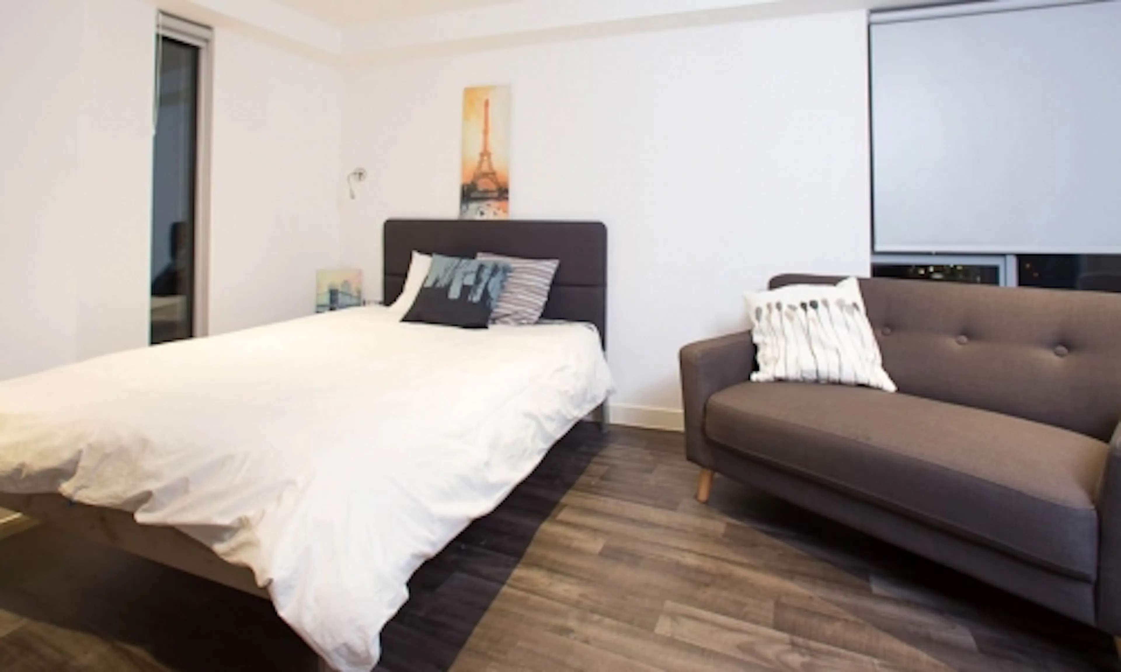 ROOM ROOM 1