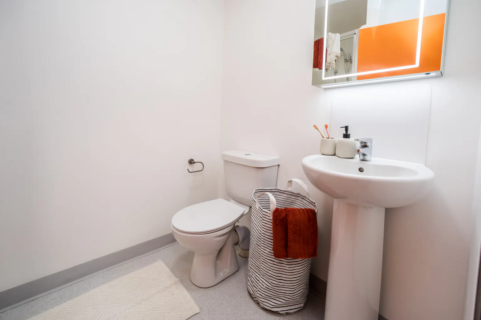 Premium Plus BATHROOM 2