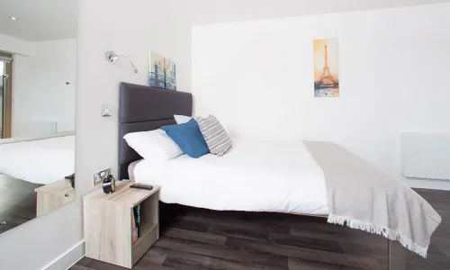ROOM ROOM 1