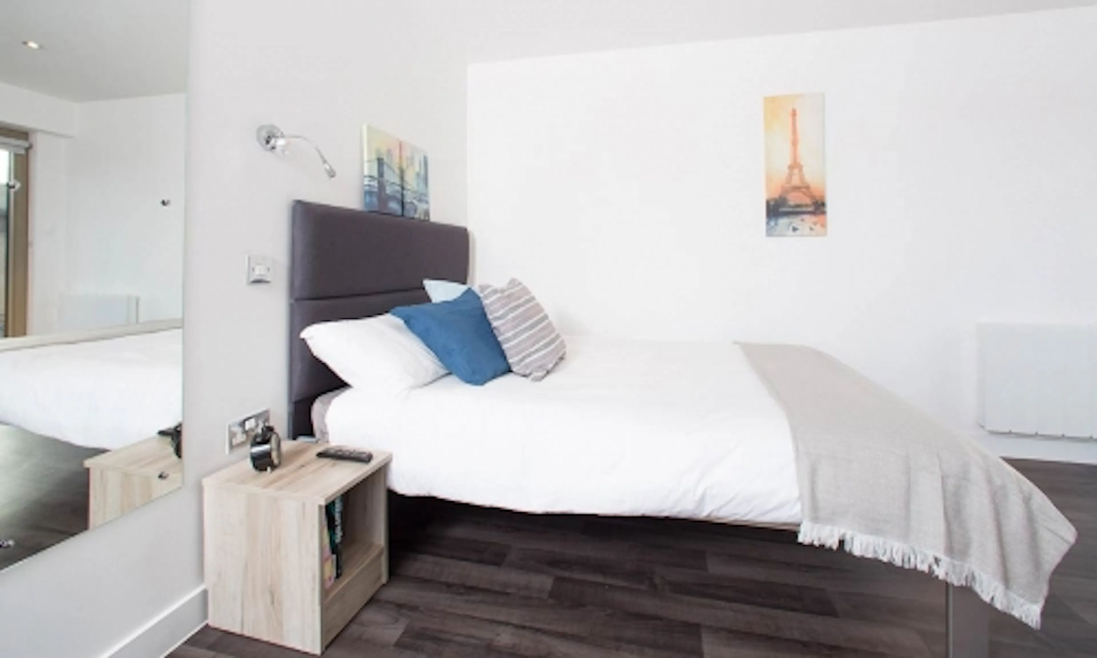 ROOM ROOM 1