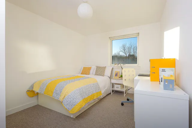 Premium Plus – Large 3 Bed Flats room image 1