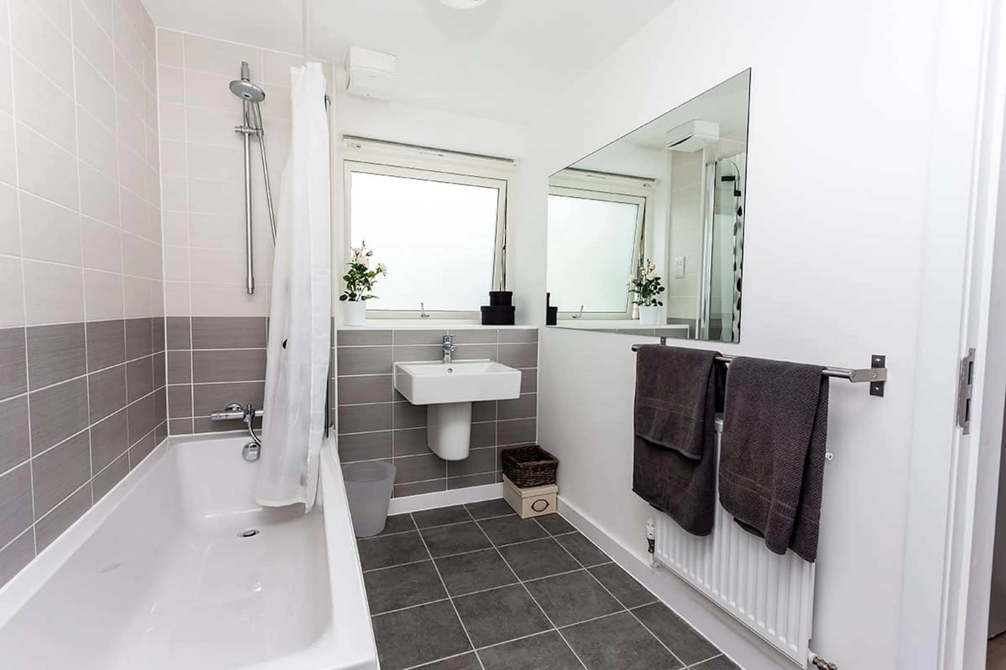Premium Plus – Large 4 Bed Flats BATHROOM 2