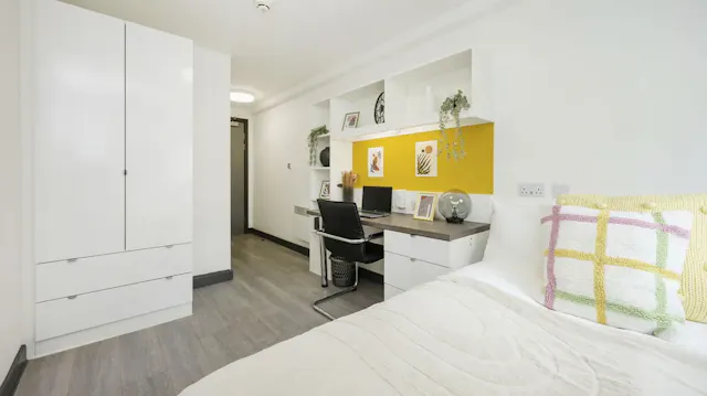 Premium Plus room image 1